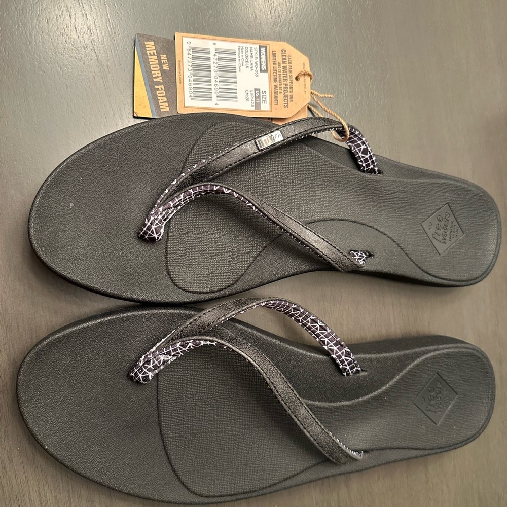 New Freewaters Lana Black Sandals Women’s 11M
